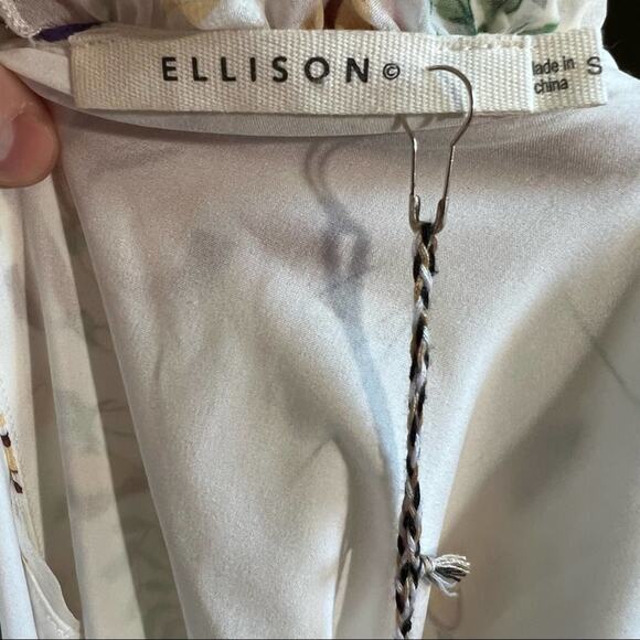 NWT Ellison Floral Romper. Ruffle front with elastic waist. Size small. - Picture 4 of 6